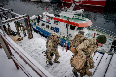 উত্তেজনা বাড়িয়ে গ্রিনল্যান্ডে আরও সেনা মোতায়েন করল ডেনমার্ক