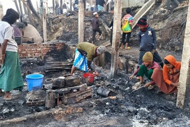 রোহিঙ্গা ক্যাম্পে ভয়াবহ আগুন, পুড়ল ৪০০ ঘর