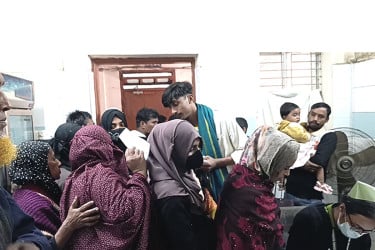 মানিকগঞ্জে ভ্যাকসিনের অভাবে আতঙ্কিত রোগীরা