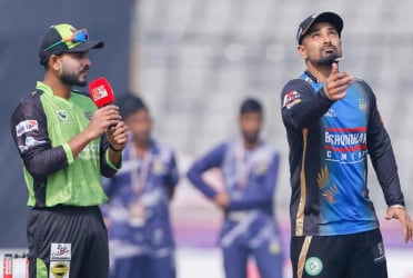 প্লে-অফের লড়াই : ব্যাটিংয়ে রংপুর, দুইদলের একাদশেই পরিবর্তন