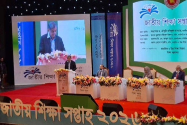 বইয়ের অতিরিক্ত চাপ কমিয়ে প্রতিভার বিকাশে জোর দিতে হবে: শিক্ষা উপদেষ্টা