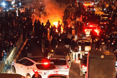 বিক্ষোভকারীদের আত্মসমর্পণে তিন দিন সময় দিয়েছে ইরান