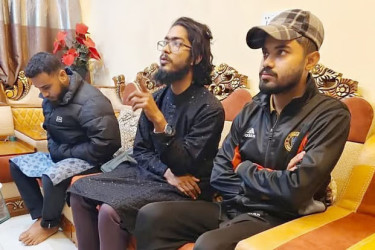 যুবলীগ নেতার বাড়িতে এনসিপির প্রতিনিধি পরিচয়ে চাঁদাবাজি, গ্রেফতার ৩