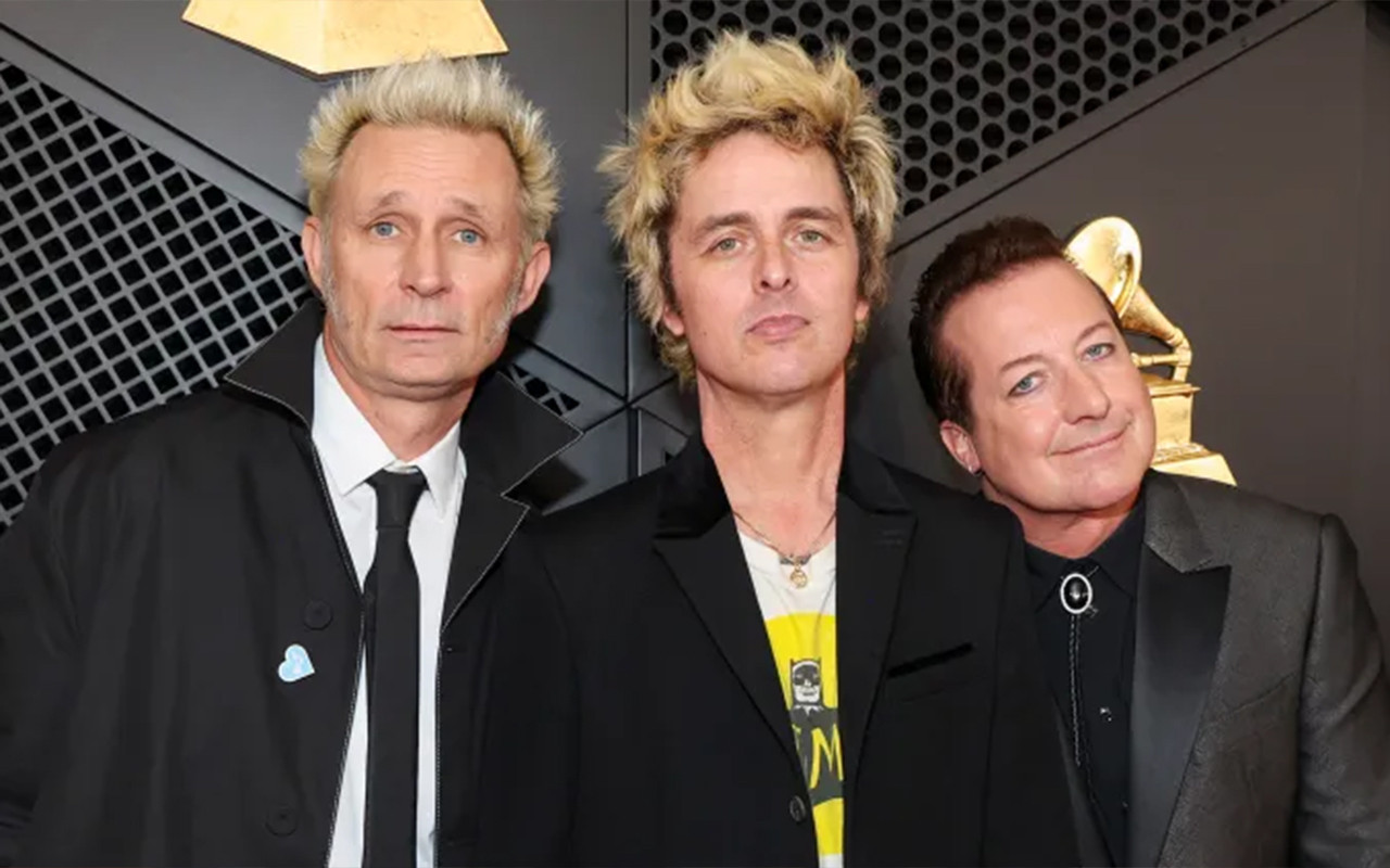 ফুটবলারদের জন্য মঞ্চ মাতাবে ‘গ্রিন ডে’