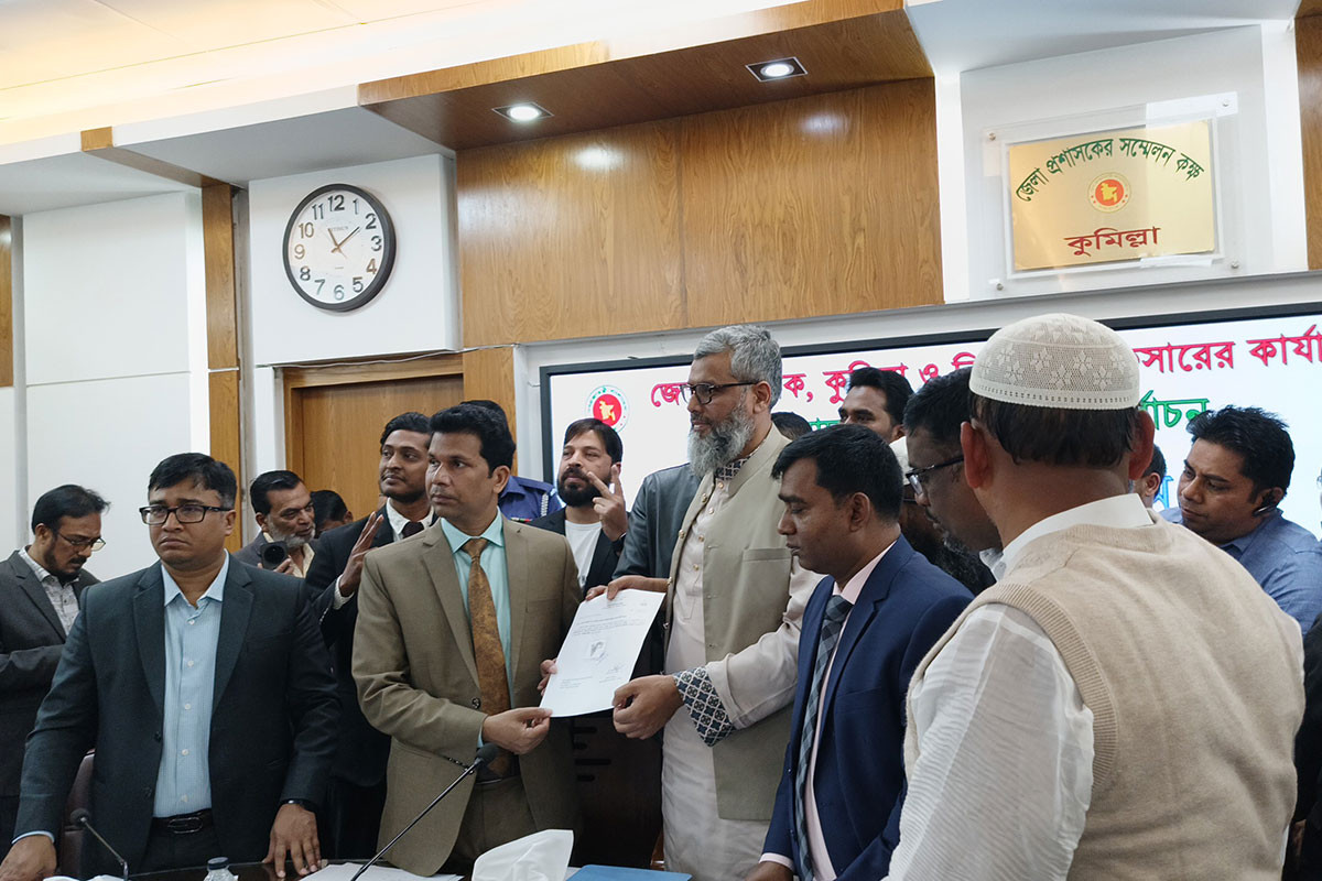 কুমিল্লার ৮০ জন প্রার্থীর মধ্যে প্রতীক বরাদ্দ