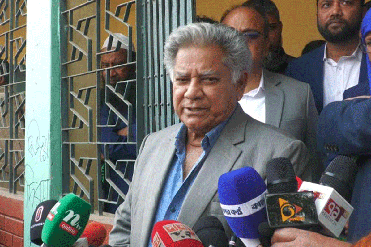 ‘হ্যাঁ’ ভোট না দিলে শহীদদের সঙ্গে বেইমানি হবে: উপদেষ্টা সাখাওয়াত