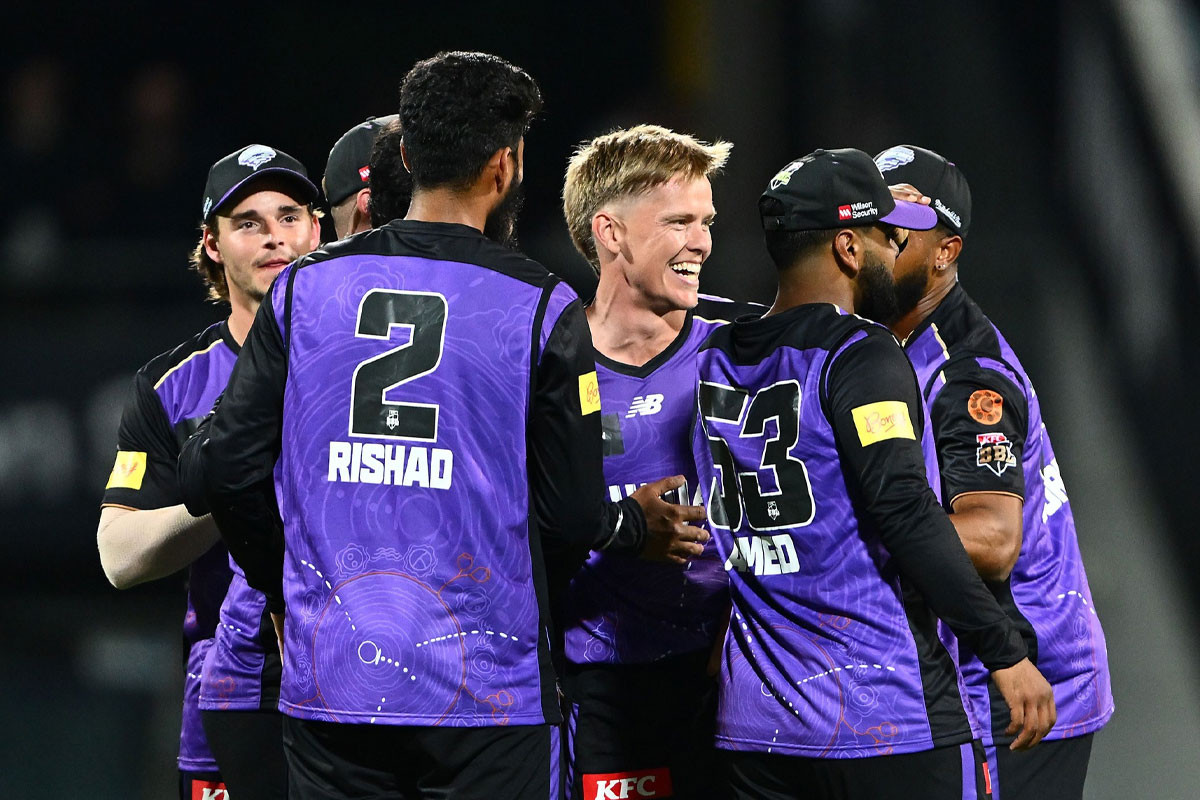 মেলবোর্নকে হারিয়ে ফাইনালে ওঠার লড়াইয়ে রিশাদরা