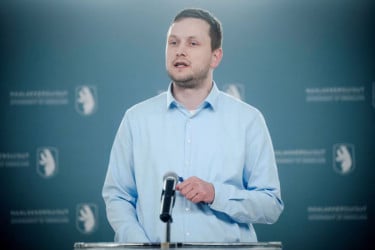 মার্কিন হামলার আশঙ্কা, নাগরিকদের প্রস্তুত থাকতে বললেন গ্রিনল্যান্ড প্রধানমন্ত্রী