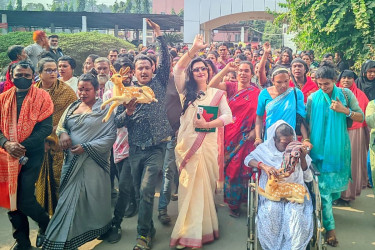 রংপুরে প্রতীক পেয়ে প্রচারণায় নেমেছেন প্রার্থীরা