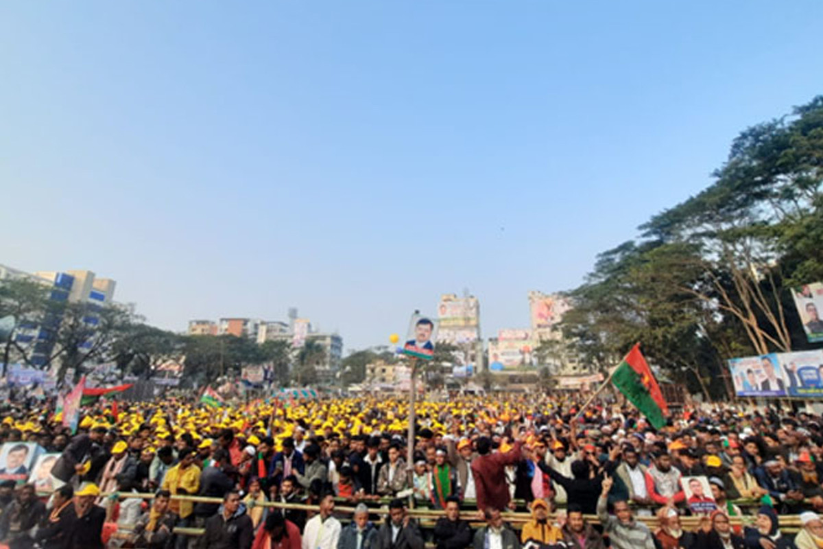 সিলেটে বিএনপির জনসভা ঘিরে আলিয়া মাদরাসা মাঠে জনস্রোত