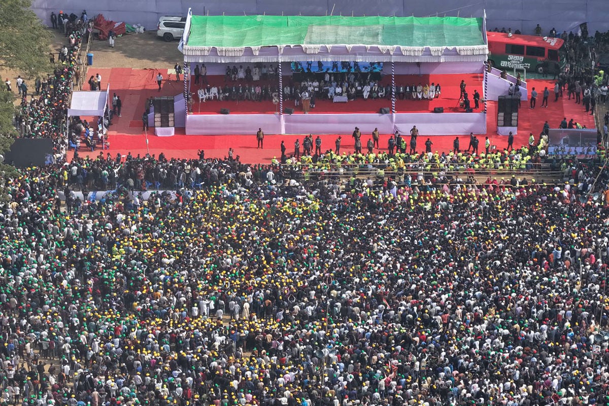 ‘দুলাভাই’ ‘দুলাভাই’ ধ্বনিতে মুখরিত সিলেটের আলিয়া মাঠ