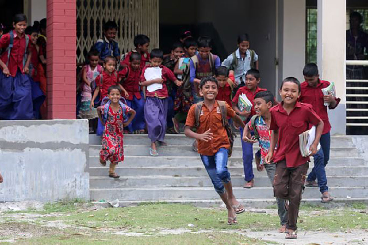 শিক্ষা প্রতিষ্ঠানের ছুটির তালিকা থেকে শুক্র-শনি বাদ দেওয়ার দাবি