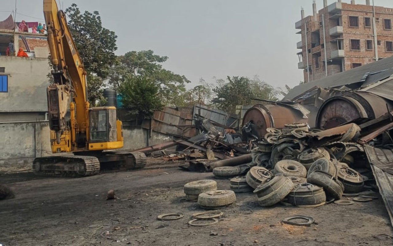 সাভারে পরিবেশ অধিদপ্তরের অভিযান, ৫ কারখানা উচ্ছেদ