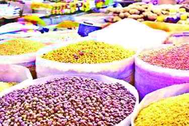 রোজার আগেই চড়া নিত্যপণ্যের বাজার