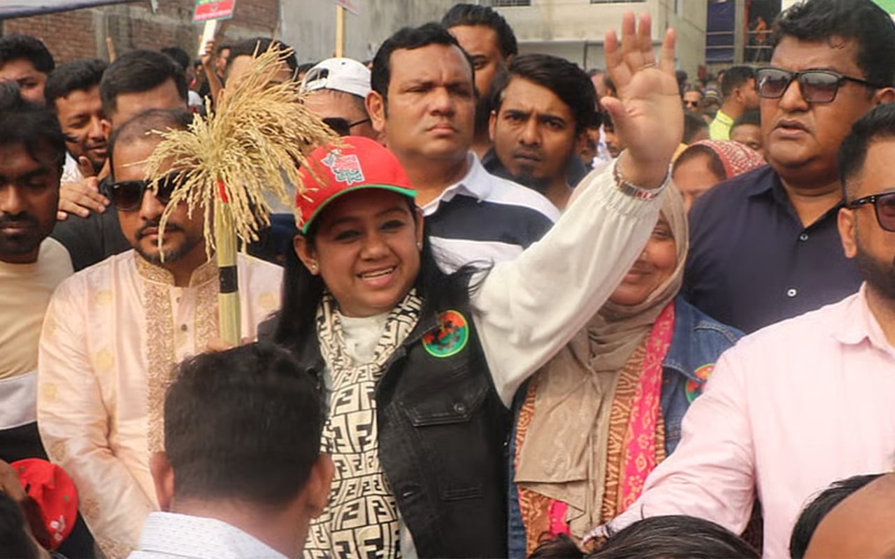 দলবাজির মধ্যে ধর্মকে আনা যাবে না : সানজিদা তুলি