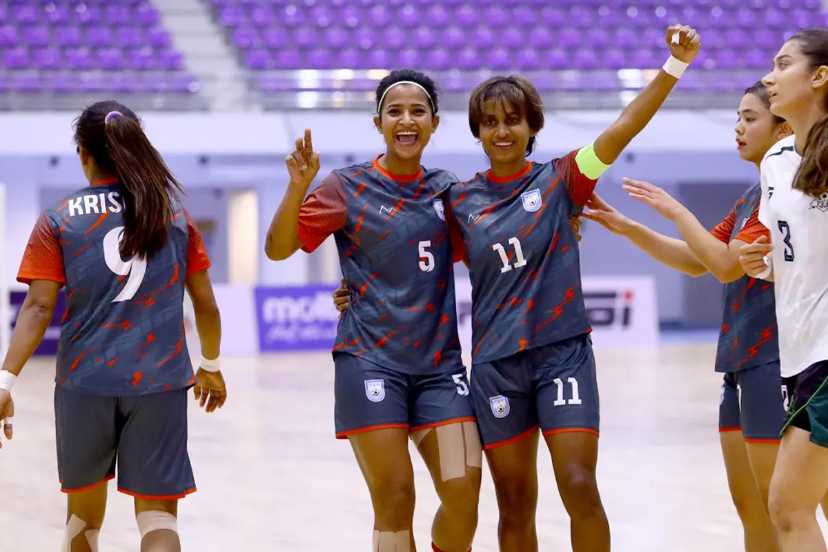 ভারতের পর পাকিস্তানকে উড়িয়ে শিরোপার কাছে সাবিনারা