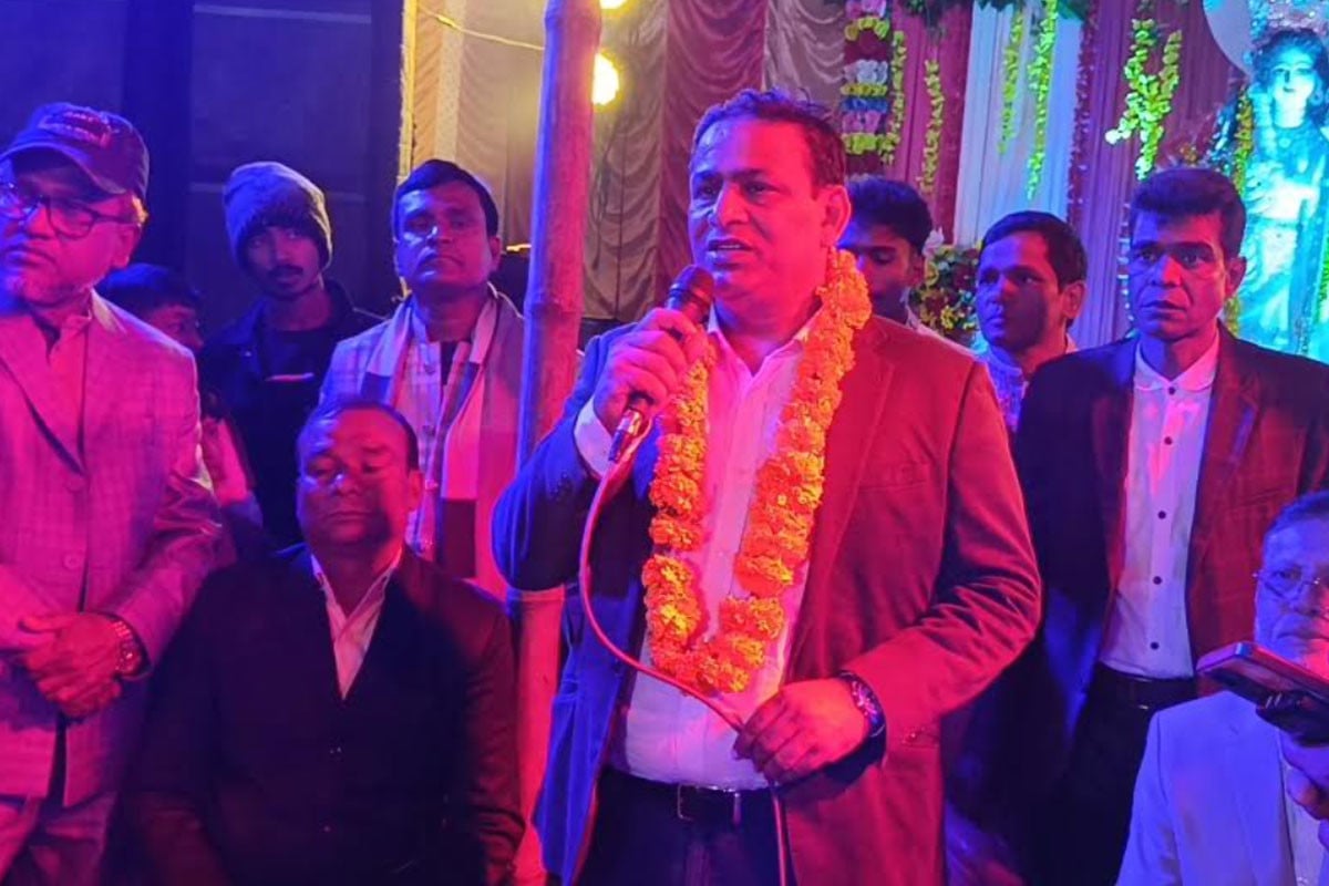 মাদারীপুরে সরস্বতী পূজার মণ্ডপ পরিদর্শনে বিএনপি প্রার্থী খোকন তালুকদার