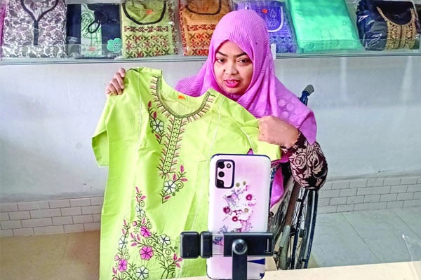 অদম্য শিরিনের পথচলা