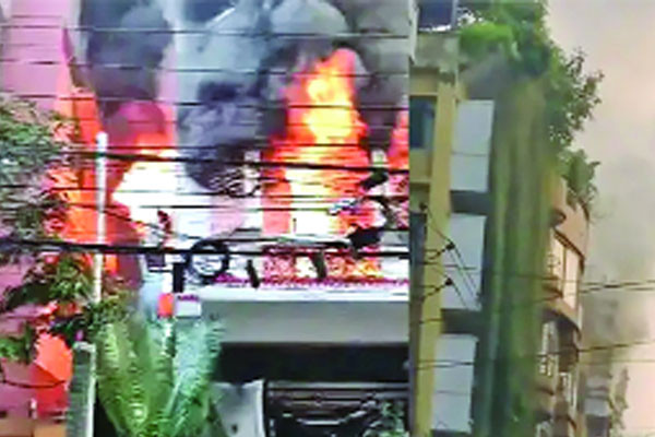 ধোঁয়ায় শ্বাসরোধে যাচ্ছে প্রাণ