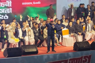 সাত জেলায় নির্বাচনী সমাবেশ শেষে ভোরে ঢাকায় ফিরলেন তারেক রহমান