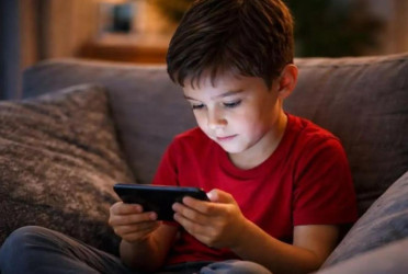 শিশু সুরক্ষায় নতুন আইন: সন্তানের কার্যকলাপ নজরদারিতে বাধ্য অভিভাবকরা