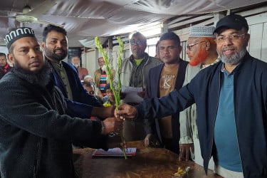 বাগেরহাটে জামায়াত-জাতীয় পার্টির অর্ধশতাধিক নেতাকর্মীর বিএনপিতে যোগদান