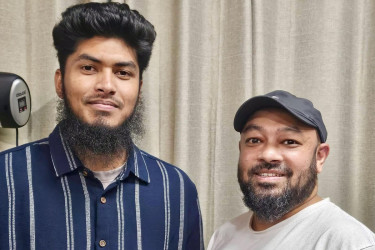 সিডনিতে রিশাদকে শুভেচ্ছা জানালেন ক্যাম্পবেলটাউন ইগলস স্পোর্টসের পরিচালক মেহেদী খান