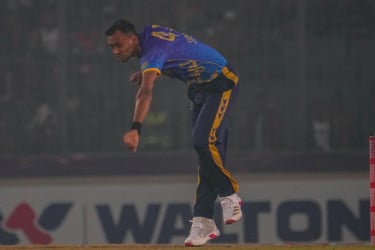 শেষ বলে শান্তকে ফিরিয়ে বিপিএলে শরিফুলের রেকর্ড