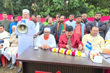 ছেলের মার্কা শাপলা কলি, বাবা ভোট চাইছেন ধানের শীষে