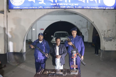 মধুখালিতে অস্ত্র তৈরির কারখানায় অভিযান, পাইপ গান ও সরঞ্জাম উদ্ধার, আটক ১