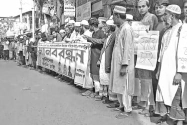 অটোরিকশাচালক হত্যা, বিচার দাবিতে সড়কে স্বজনরা