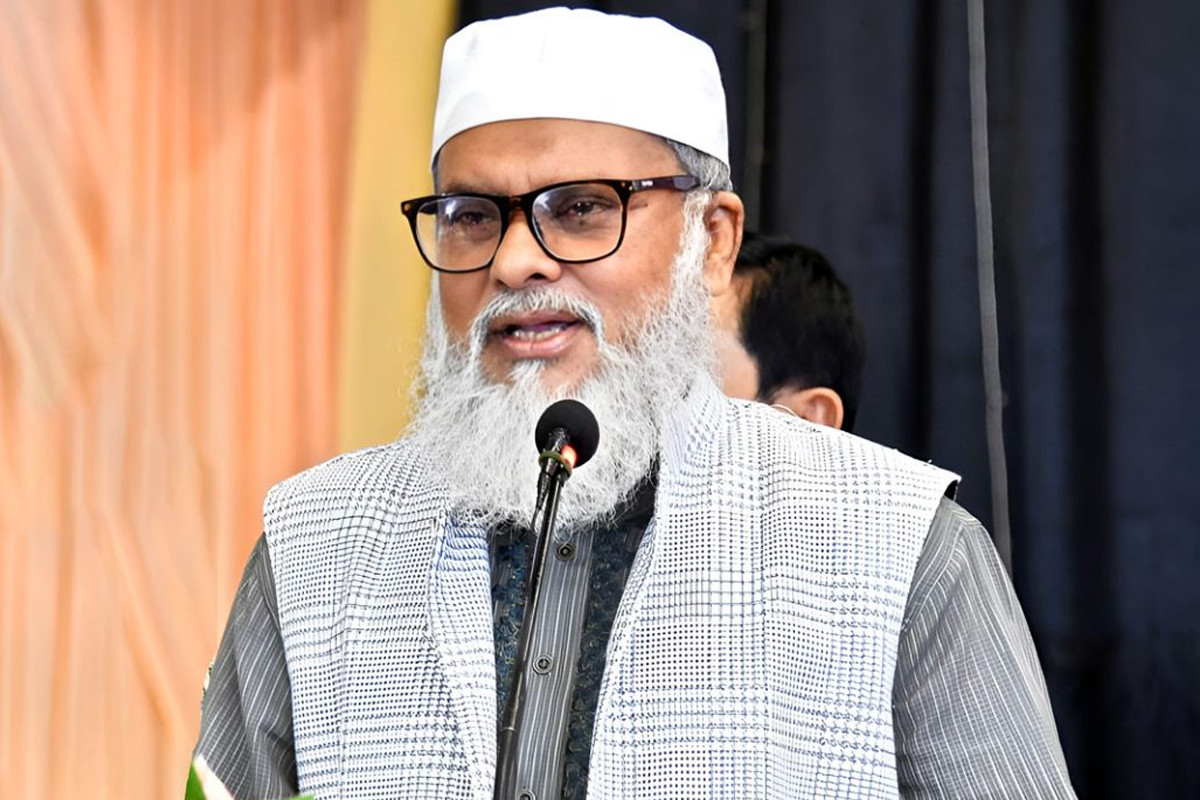 ঢাবির কেন্দ্রীয় মসজিদের উন্নয়নে সহায়তার আশ্বাস ধর্ম উপদেষ্টার