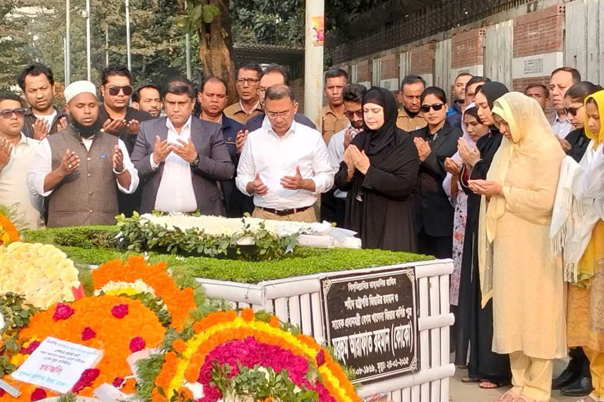 আরাফাত রহমান কোকোর কবর জিয়ারত করলেন তারেক রহমান