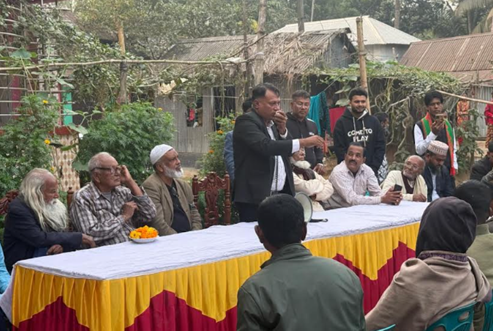 গোপালগঞ্জে বিএনপি প্রার্থী ডা. বাবরের নির্বাচনী উঠান বৈঠক