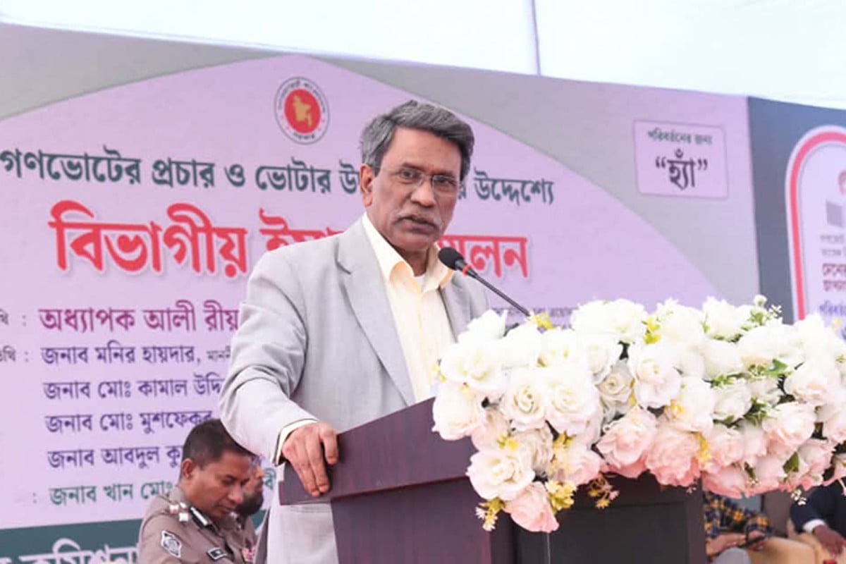 সংবিধানের দুর্বলতা দূর করতেই গণভোট: আলী রীয়াজ