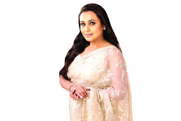 রানীর কণ্ঠস্বর বিড়ম্বনা