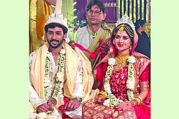 বাঙালি সাজে মধুর বিয়ে