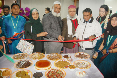 বগুড়ায় আইডিয়াল নার্সিং কলেজে ফুড ফেয়ার অনুষ্ঠিত