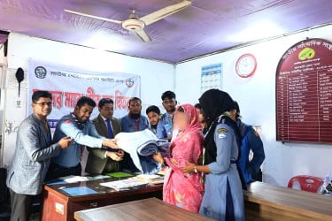 ঝালকাঠিতে শীতার্তদের মাঝে রোভার স্কাউটের কম্বল বিতরণ