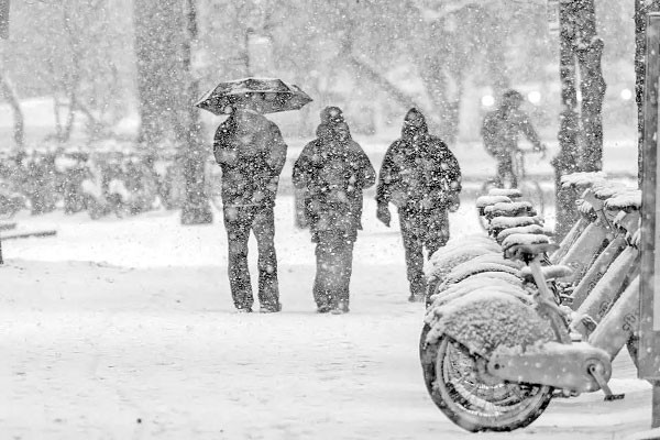 তুষারঝড়ে বিপর্যস্ত যুক্তরাষ্ট্র