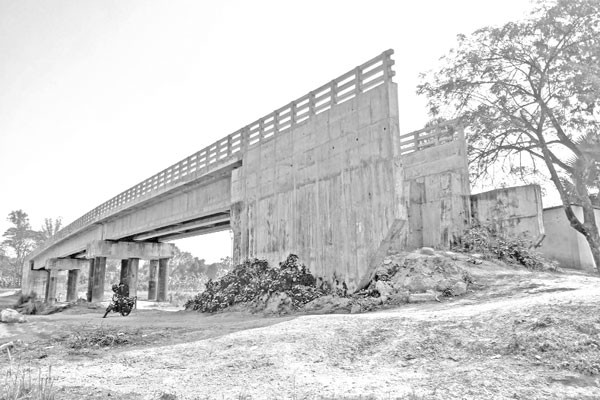 ব্রিজ আছে রাস্তা নেই