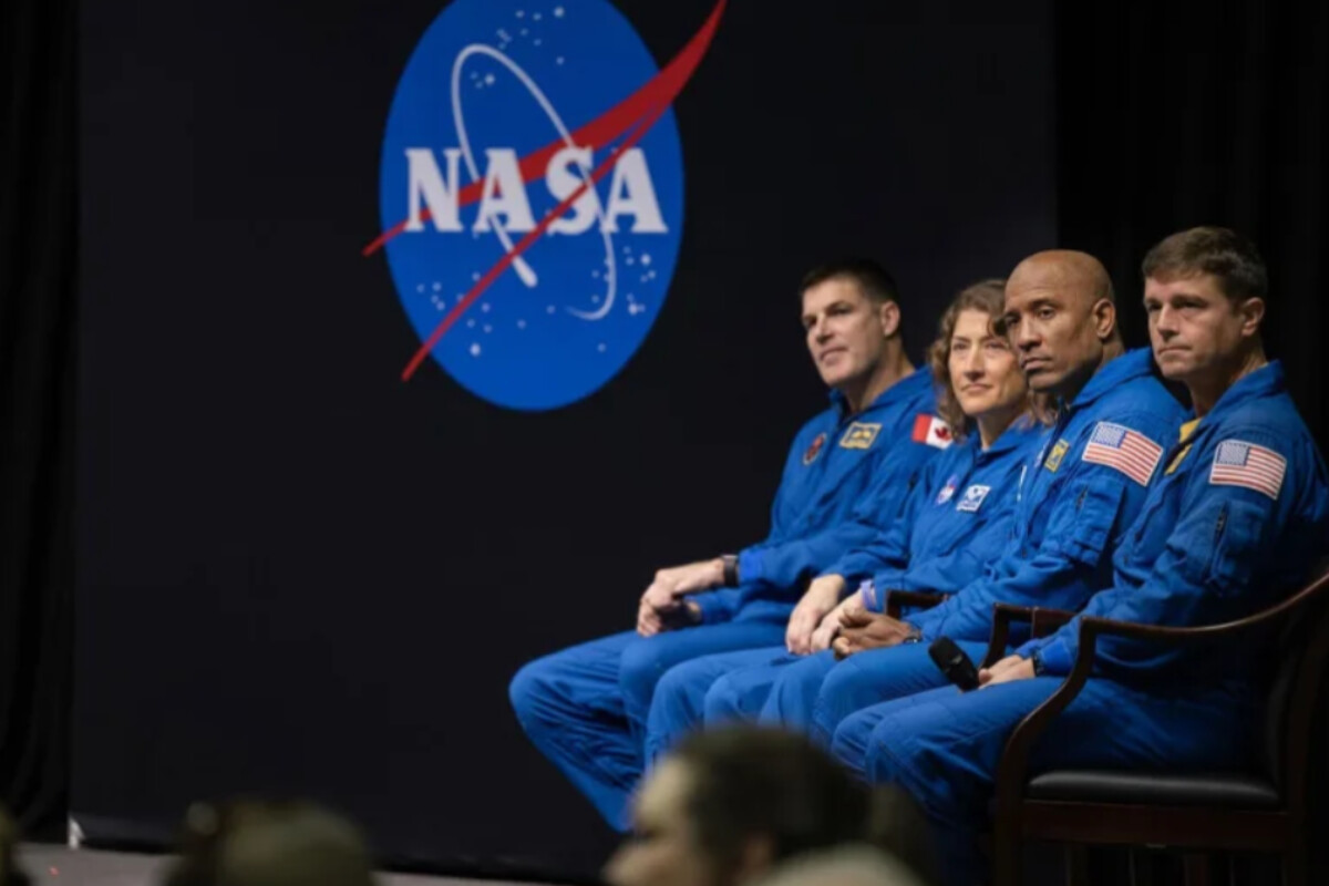 চার নভোচারীকে জেনেশুনে মৃত্যুর মুখে ঠেলে দিচ্ছে নাসা?