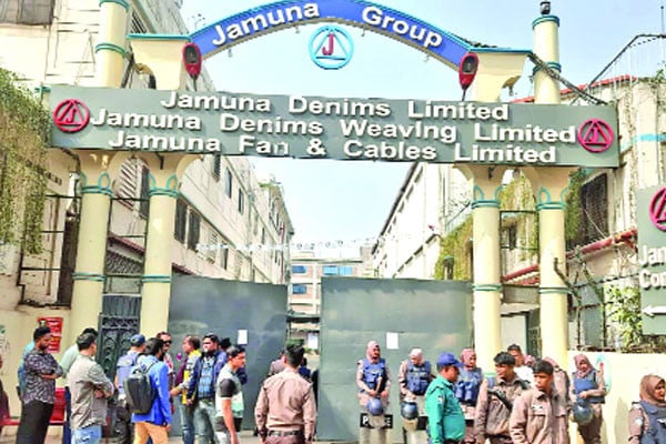 গাজীপুরে শ্রমিক-পুলিশ সংঘর্ষ