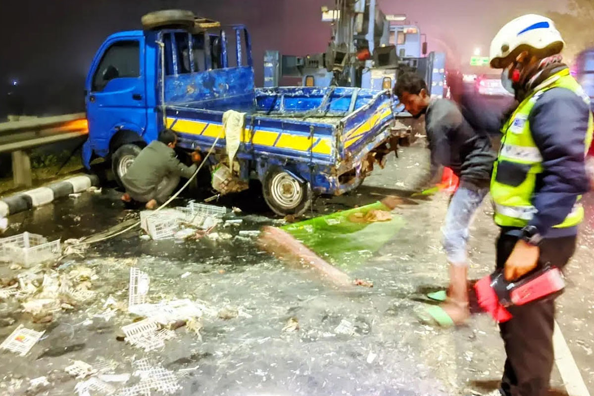 ঢাকা-মাওয়া এক্সপ্রেসওয়েতে পিকআপের পেছনে বাসের ধাক্কা, নিহত ১