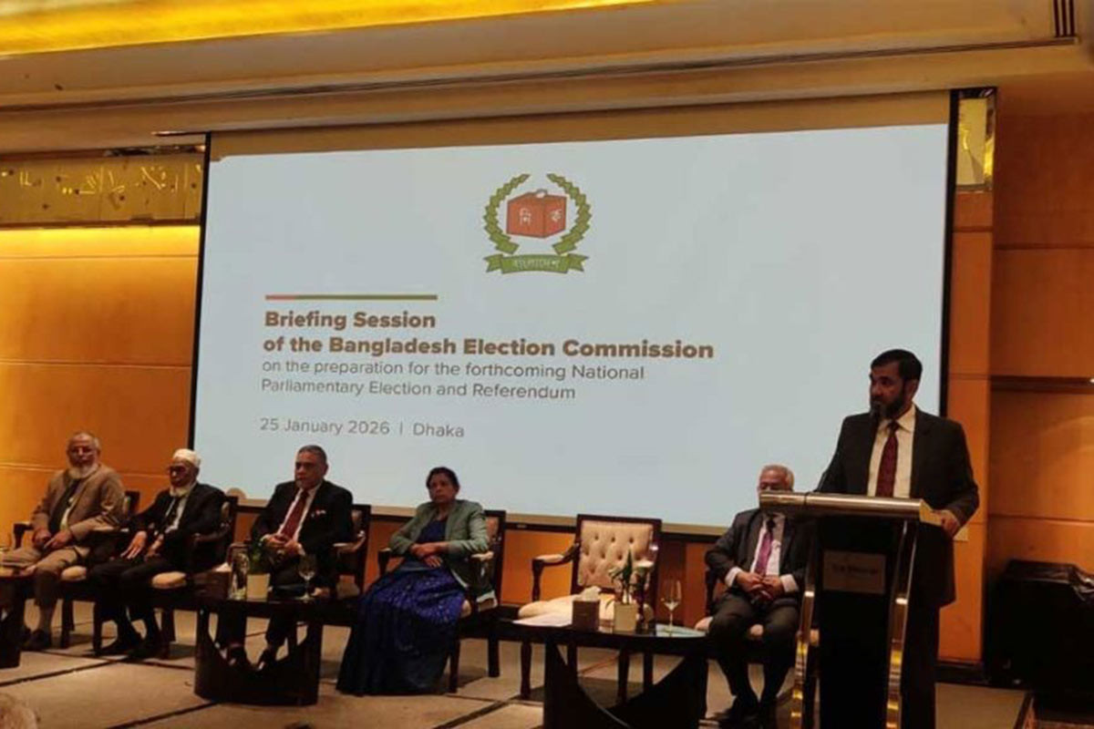 নির্বাচন নিয়ে কূটনীতিকদের ব্রিফ করছে ইসি