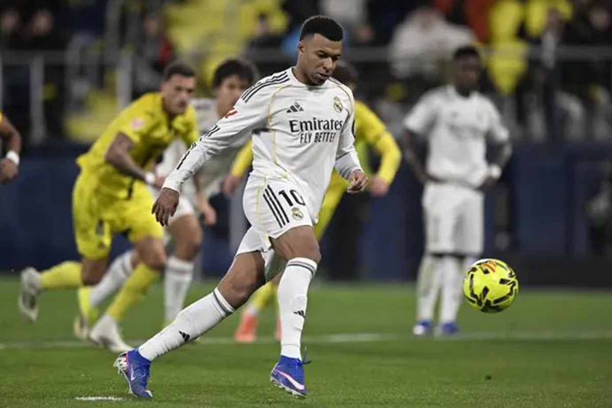 এমবাপ্পের জোড়া গোলে শীর্ষে রিয়াল