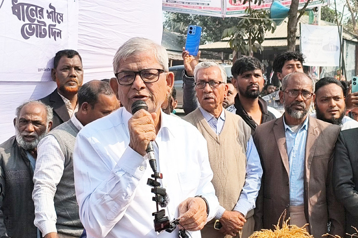 ‘বাপ-দাদাদের জমি বিক্রি করে রাজনীতি করি, আপনাদের আমানতের খেয়ানত করবো না’