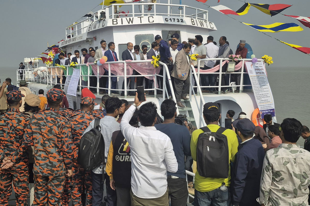 ফেরিঘাট নিয়ে রাজনীতি না করার আহ্বান নৌপরিবহন উপদেষ্টার