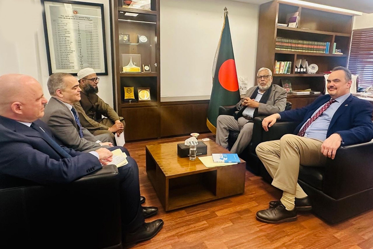 জ্বালানি উপদেষ্টার সঙ্গে মার্কিন রাষ্ট্রদূতের বৈঠক