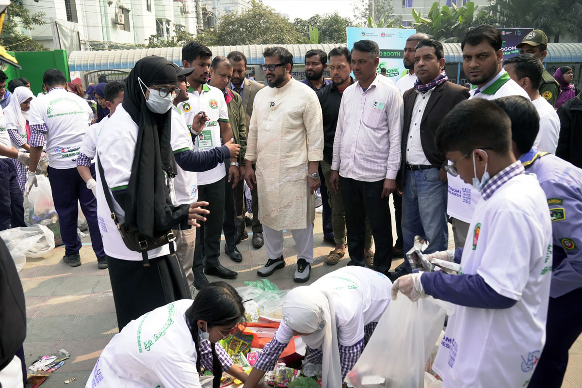 ঢাকায় ‘ময়লা কুড়ানো’ প্রতিযোগিতার আয়োজন